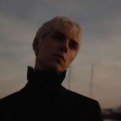 6686体育平台铁牌作者Ernest