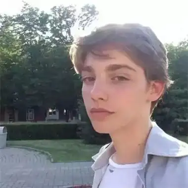 6686体育平台铁牌作者Violet