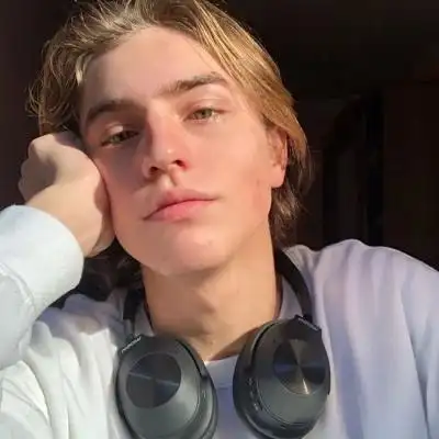 6686体育平台铁牌作者Ian